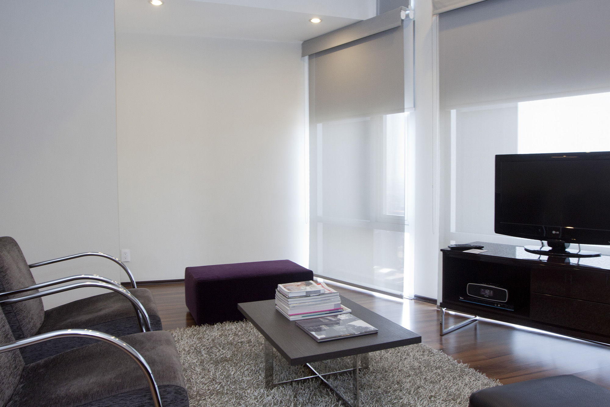 Plaza Apartment *