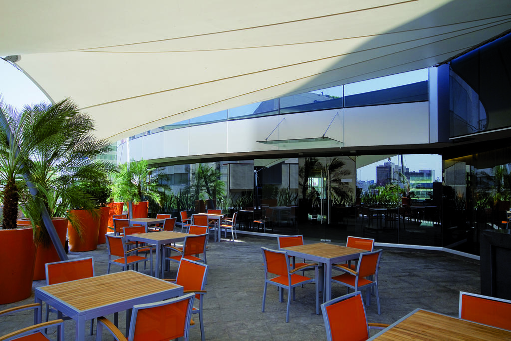 Plaza Apartment *