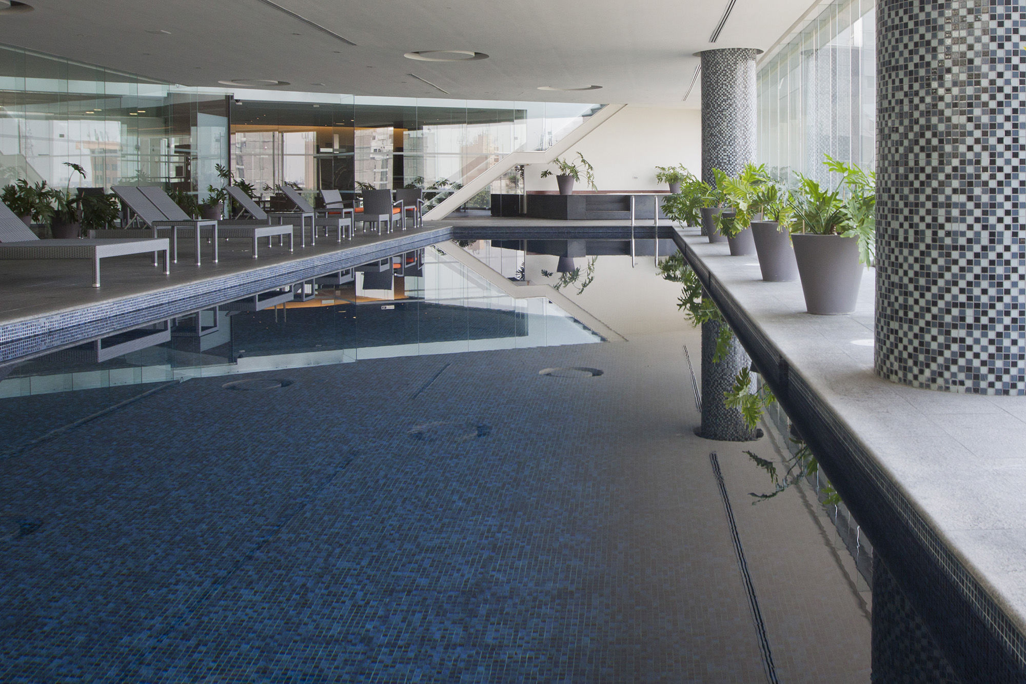 Plaza Apartment *